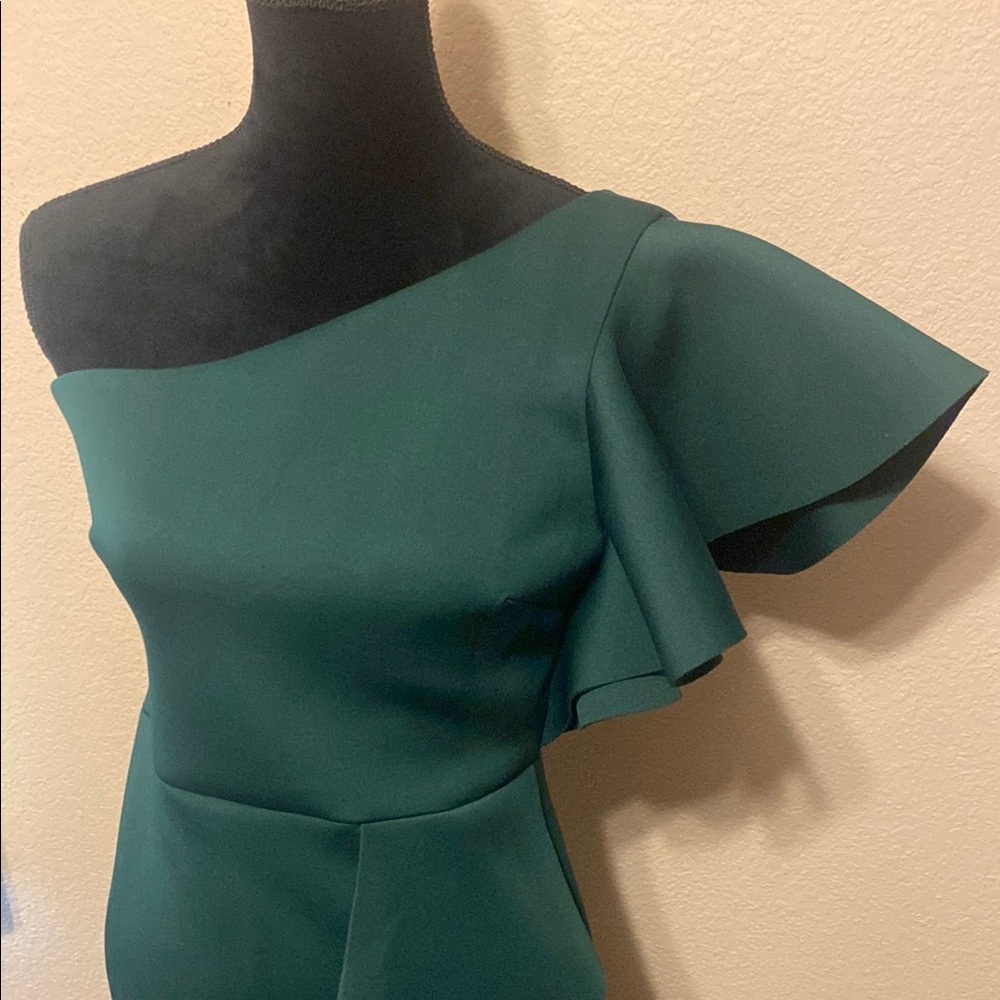 Emerald Green One-Shoulder Ruffled Cocktail Dress - Picture 2 of 9